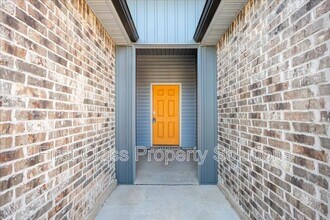 10416 NW 24th Terrace in Yukon, OK - Building Photo - Building Photo
