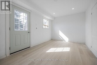 54 Tuscarora Dr in Toronto, ON - Building Photo - Building Photo