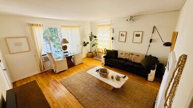 941 Robinson St, Unit 941 half in Los Angeles, CA - Foto de edificio - Building Photo