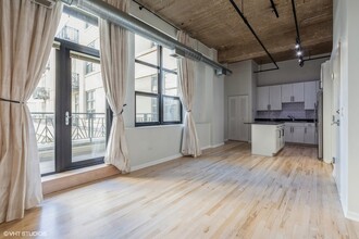758 N Larrabee St in Chicago, IL - Building Photo - Building Photo