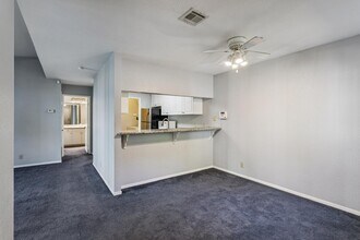 600 Canyon Oaks Dr, Unit F in Oakland, CA - Building Photo - Building Photo