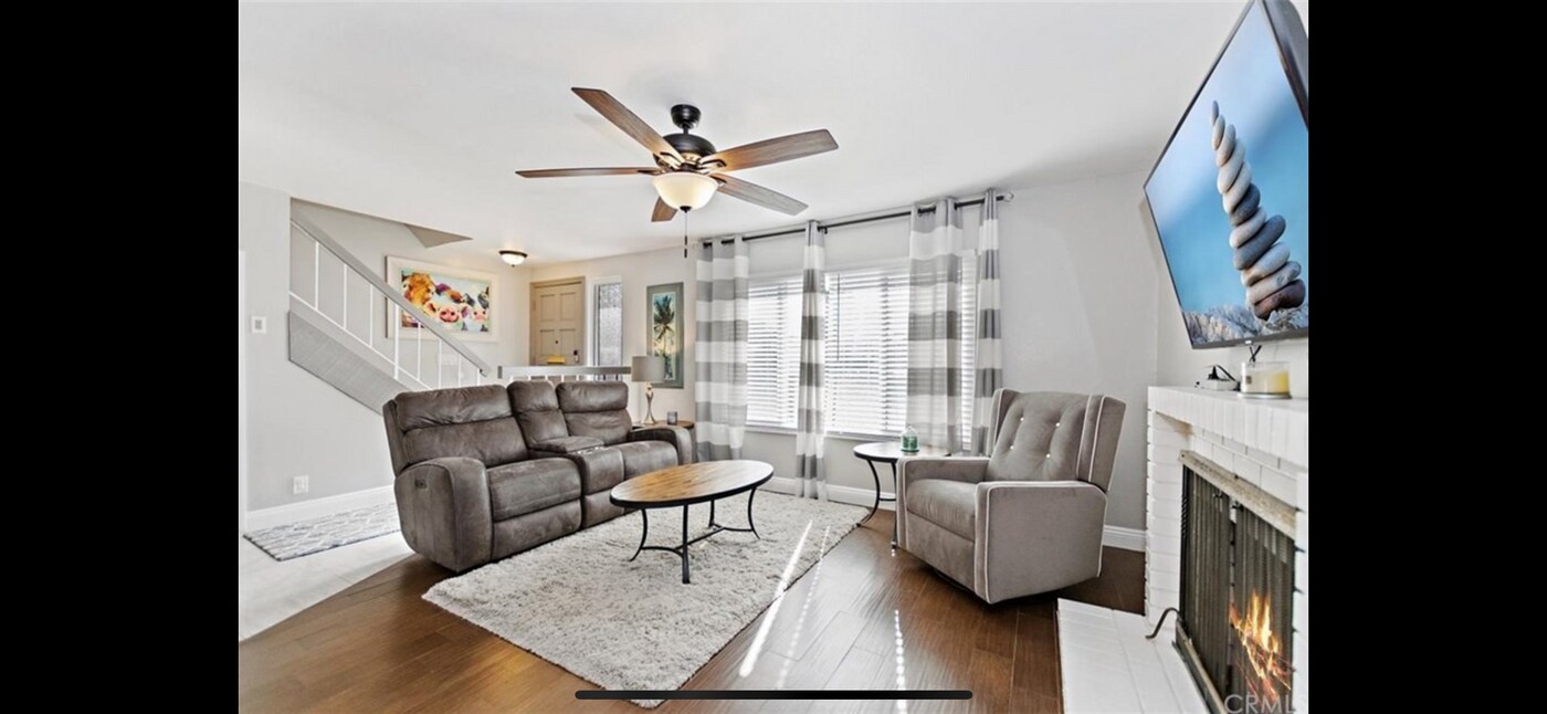 1005 W Orangewood Ave in Anaheim, CA - Building Photo