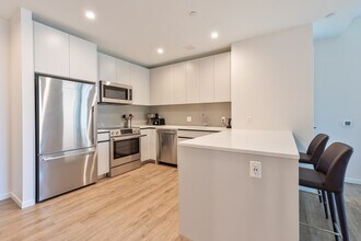131 Seaport Blvd in Boston, MA - Building Photo - Building Photo