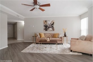 511 Aurora Ave-Unit -UNIT 118 in Naperville, IL - Building Photo - Building Photo