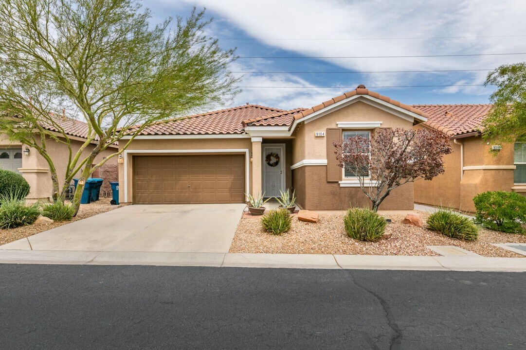 9104 W Ashiwi Ave in Las Vegas, NV - Building Photo