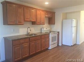 15 N Liberty Dr in Stony Point, NY - Building Photo