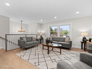 6950 Longmeadow Ln in Hanover Park, IL - Building Photo - Building Photo