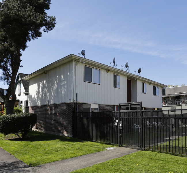 Albina Plaza in Portland, OR - Building Photo - Building Photo