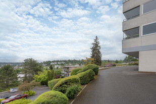 Blue Sky Vista in Mercer Island, WA - Foto de edificio - Building Photo