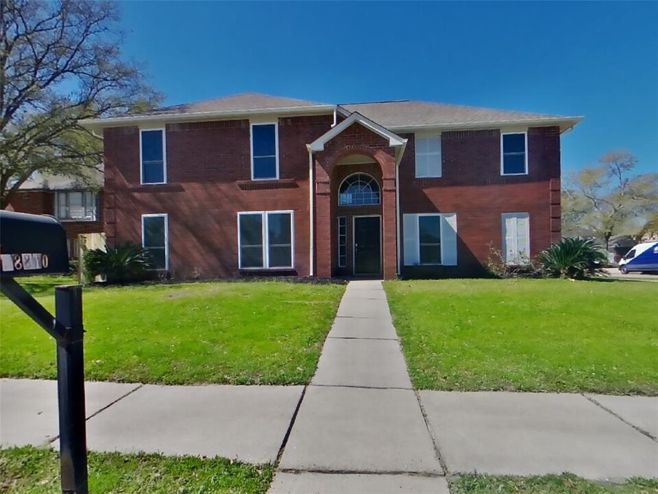 18810 Pine Bower Cir in Humble, TX - Building Photo