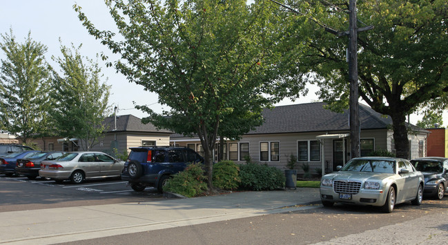 1625 SE Rural St in Portland, OR - Foto de edificio - Building Photo