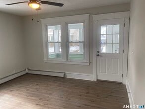 82 Windsor St in Enfield, CT - Building Photo - Building Photo