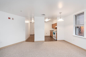 Landmark Apartments in Baltimore, MD - Building Photo - Interior Photo