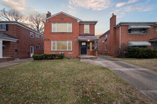 204 Catalpa Dr, Unit 204 in Royal Oak, MI - Building Photo