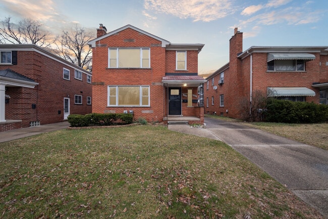 204 Catalpa Dr, Unit 204