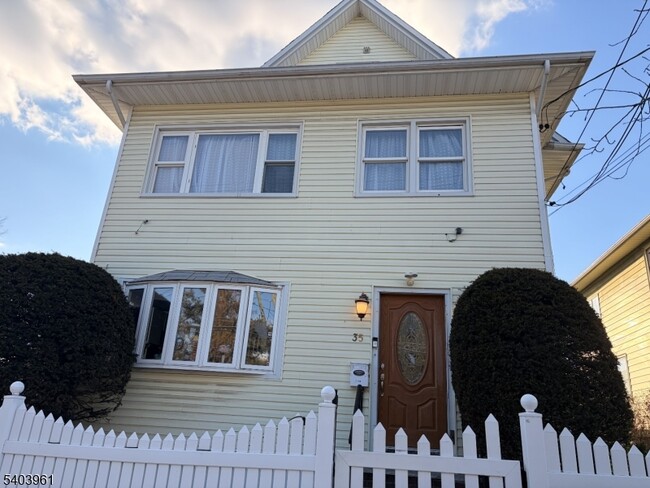 35 Marsellus Pl in Garfield, NJ - Building Photo - Building Photo