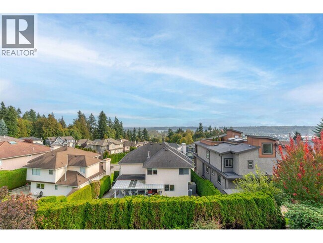 2268 Leclair Dr in Coquitlam, BC - Building Photo - Building Photo