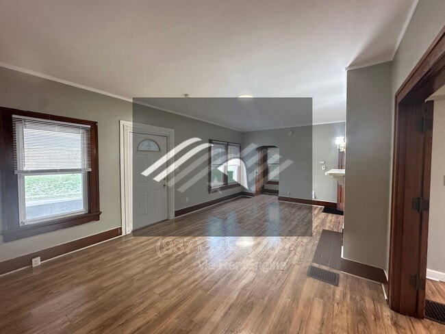 property at 8 E Hillcrest Ave