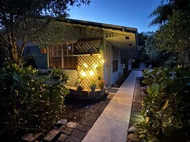 217 SW 11th Ct, Unit 2 in Fort Lauderdale, FL - Building Photo