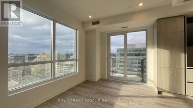 108-2108 Peter St in Toronto, ON - Building Photo - Building Photo