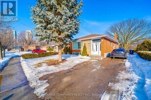 42 Aspendale Dr in Toronto, ON - Building Photo
