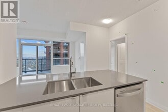 3260 Sheppard Ave E in Toronto, ON - Building Photo - Building Photo