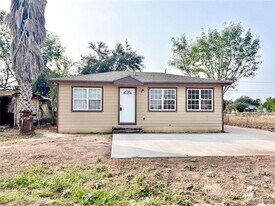 704 E Schunior St in Edinburg, TX - Building Photo