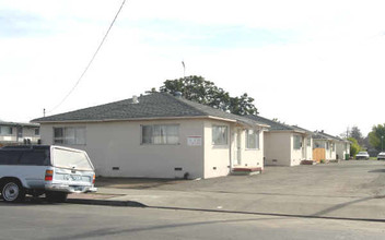 317 Berry Ave in Hayward, CA - Building Photo - Building Photo