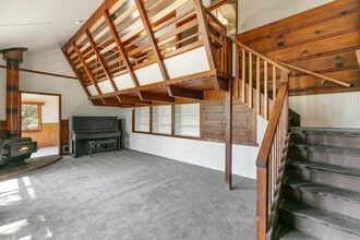 32780 Deer Lick Dr in Running Springs, CA - Foto de edificio - Building Photo
