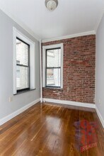 309 E 8th St in New York, NY - Foto de edificio - Building Photo