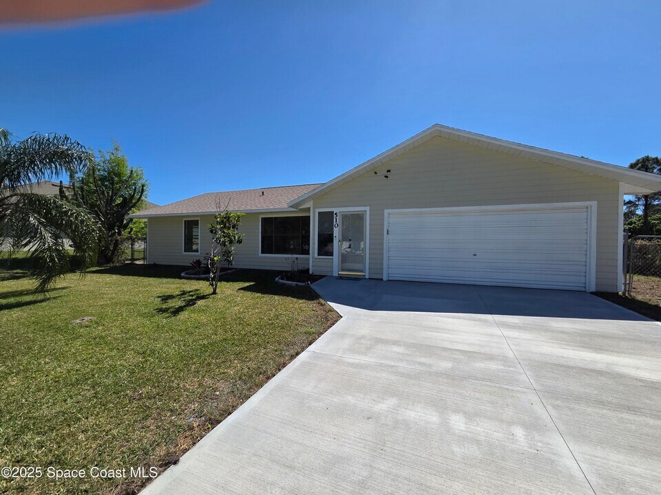 510 Brickell St SE in Palm Bay, FL - Building Photo