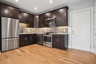 106 Montgomery St, Unit 1A in Bloomfield, NJ - Foto de edificio - Building Photo