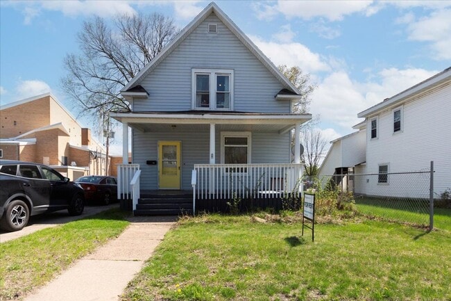 property at 906 Main St E