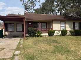 5933 Southgood St in Houston, TX - Building Photo