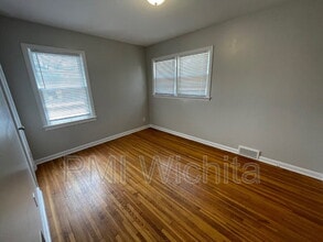 1204 S Fabrique Dr in Wichita, KS - Building Photo - Building Photo