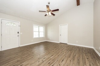 1201 Welsh Dr in La Vergne, TN - Foto de edificio - Building Photo