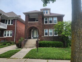 1016 Lakepointe St, Unit 1016 Lakepointe St in Grosse Pointe Park, MI - Building Photo