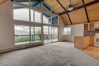1326 S Farragut Dr in Coupeville, WA - Building Photo - Building Photo