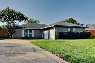 5351 King Richard Dr in Katy, TX - Building Photo