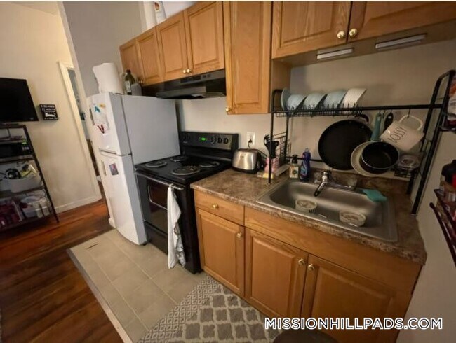 property at 886 Huntington Ave