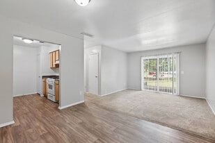 Arbor Place in Opelika, AL - Building Photo