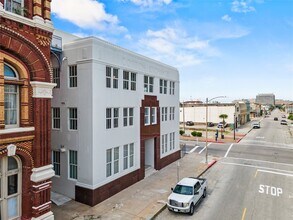 2102 Mechanic St in Galveston, TX - Building Photo - Building Photo