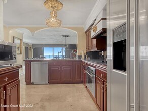 1860 N Atlantic Ave in Cocoa Beach, FL - Foto de edificio - Building Photo