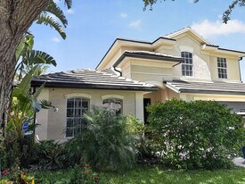 6772 Southern Oak Ct in Naples, FL - Building Photo