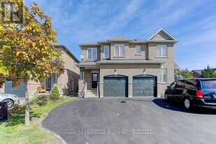 110 Lahore Crescent in Markham, ON - Building Photo
