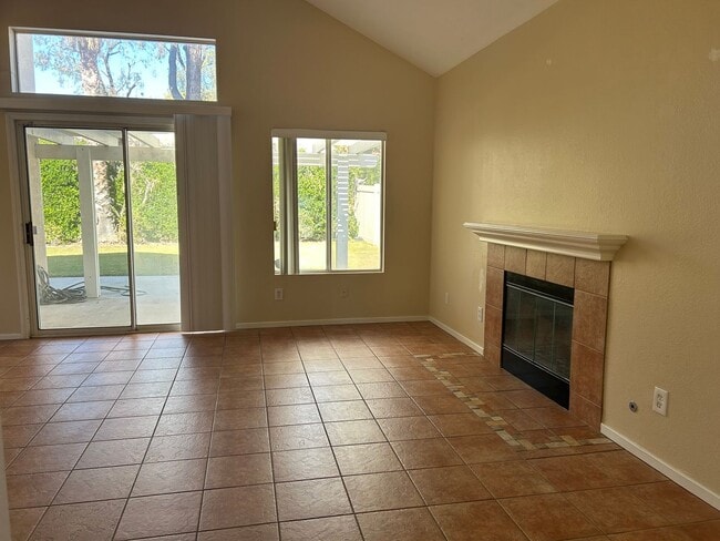31875 Calle Novelda in Temecula, CA - Foto de edificio - Building Photo