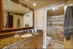 187 Kingston Ct W in Coronado, CA - Building Photo