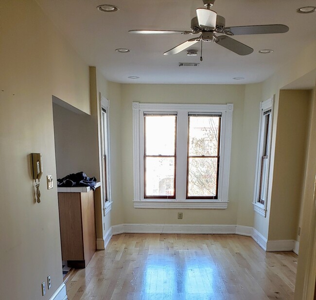 509 Constitution Ave NE, Unit # 3 in Washington, DC - Foto de edificio - Building Photo