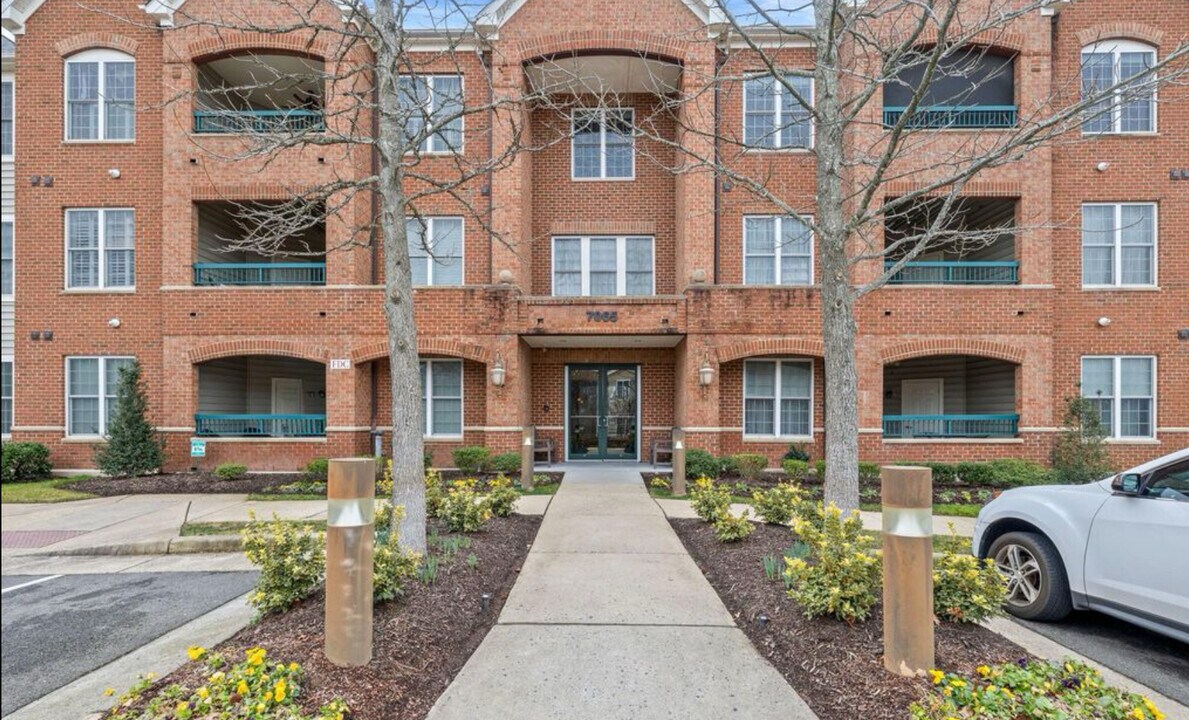 7065 Heritage Hunt Dr, Unit 212 in Gainesville, VA - Building Photo