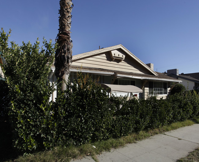 Whitsett Estates in North Hollywood, CA - Foto de edificio - Building Photo